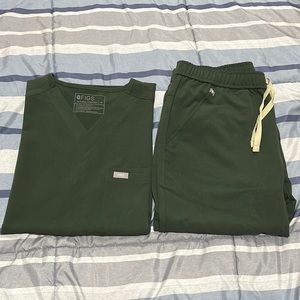 Figs Dark Moss scrub set